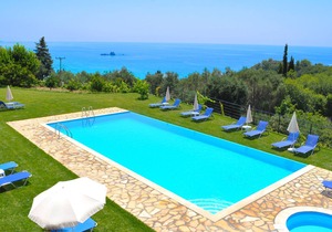 Family friendly Apartments with a Swimming Pool on Pelekas Beach