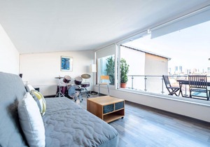 Fascinating Flat near City's Mall with Terrace
