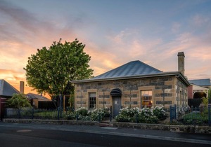 Fusilier Cottage: luxury boutique accommodation in Battery Point