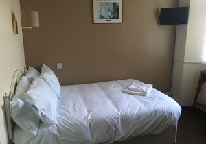 George and Abbotsford Hotel