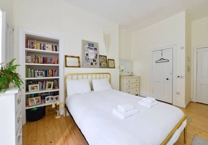GuestReady - Lovely & Overlooking Edinburgh Castle