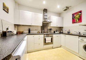 Homey 2BR Flat in Edinburgh by GuestReady