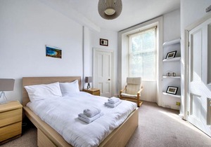 Homey 2BR Flat in Edinburgh by GuestReady