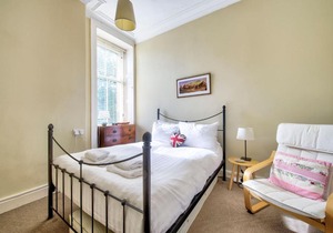 Homey 2BR Flat in Edinburgh by GuestReady