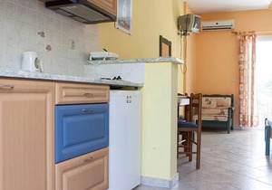 Kefalonia apartments: lovely apartments near Lourdas beach with swimming pool