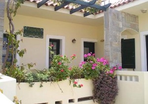 Kokkini Hani 1st floor lovely apartment 1-5 persons, 100 m. from the beach