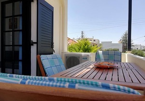 Kokkini Hani 1st floor lovely apartment 1-5 persons, 100 m. from the beach