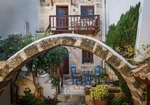 Koutouloufari House by Checkin