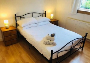 Lovely Leafy Edinburgh Apartment with Free Parking