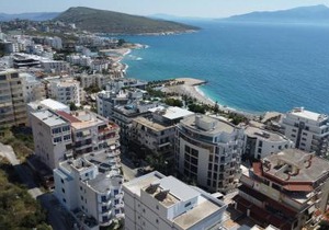 Luxury Studios - Steps from the Beach