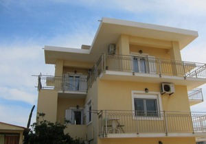 Maisonette on the beach!