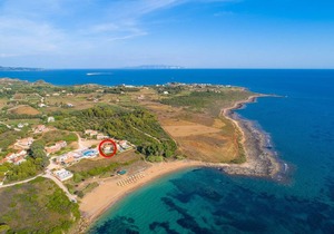 Maria Beach House: Large Private Pool, Walk to Beach, Sea Views, A/C, WiFi