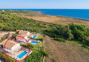 Maria Beach House: Large Private Pool, Walk to Beach, Sea Views, A/C, WiFi