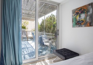 Modern, fully equipped, one bedroom apt. with balcony
