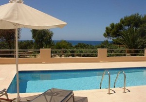 Nafsika Beach House: Large Private Pool, Walk to Beach, Sea Views, A/C, WiFi