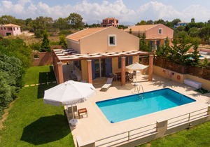 Nafsika Beach House: Large Private Pool, Walk to Beach, Sea Views, A/C, WiFi