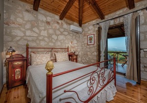 Orfeas Villa with Sea View