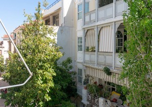Plaka Central 1BR by JJ Hospitality