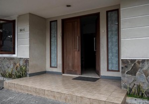 RedDoorz near Supermall Karawaci 2