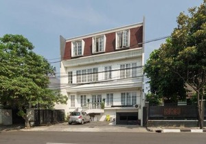 RedDoorz Syariah Plus near Pancoran 2