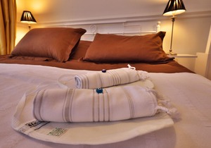 Sea View, Roof Terrace, 450m to Istiklal, Galata, Pera. Next to Sishane Metro