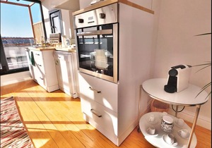 Sea View, Roof Terrace, 450m to Istiklal, Galata, Pera. Next to Sishane Metro