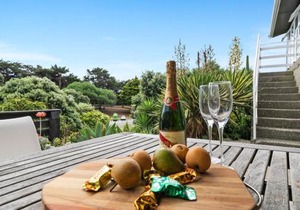 Seaside House - Waikanae Beach Bach