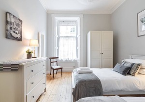 Spacious Ground floor 2 bed apt, in trendy area.