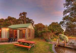 Stanley Lakeside Spa Cabins