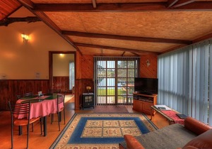 Stanley Lakeside Spa Cabins