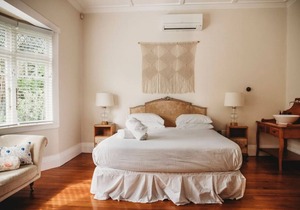 Step into this beautiful vintage villa and relax – your holiday has begun.