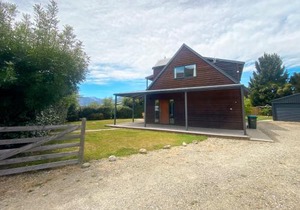Stunning Panoramic Lake Hawea Views 5 Bedrooms