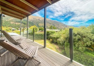 Stunning Panoramic Lake Hawea Views 5 Bedrooms