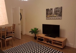 Stylish 2 Bedroom flat in Leith
