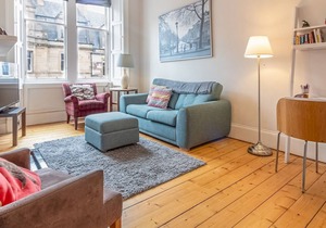Stylish Modern Flat with Parking | Pass the Keys