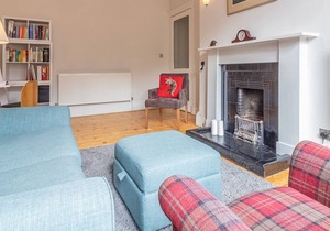 Stylish Modern Flat with Parking | Pass the Keys
