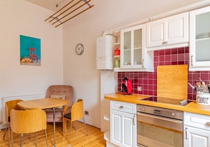 Stylish Modern Flat with Parking | Pass the Keys