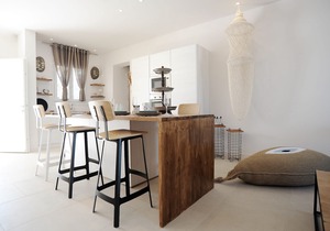 Summer villa with an artistic touch near Panormos