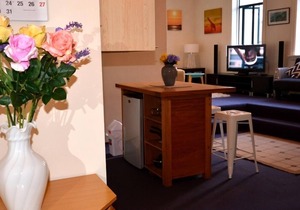 Sunny Central Large CBD Apartment (v13)