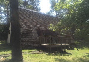 TRADITIONAL LODGE 6 - a traditional lodge that sleeps 5 guests in 2 bedrooms