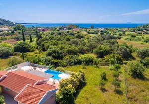 Villa Peach: Large Private Pool, Walk to Beach, Sea Views, A/C, WiFi