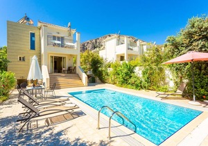 Villa Semeli: Large Private Pool, Walk to Beach, Sea Views, A/C, WiFi