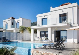Villa Starfish: Large Private Pool, Walk to Beach, Sea Views, A/C, WiFi