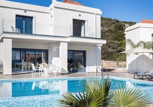 Villa Starfish: Large Private Pool, Walk to Beach, Sea Views, A/C, WiFi