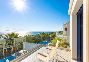 Villa Starfish: Large Private Pool, Walk to Beach, Sea Views, A/C, WiFi