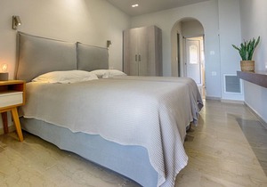 Vistonia Studio 5 - right on the beach with sea views