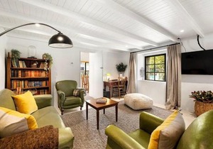 Wanaka Stone Cottage - Wanaka Holiday Home