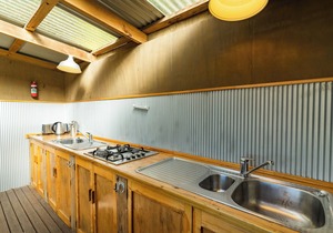 Weka Cabin - Ao Marama Retreat - Stunning Bush setting and Ocean Views