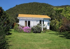 Whanarua Bay Cottages - The Cottage