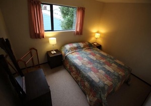 Whanarua Bay Cottages - Tree House